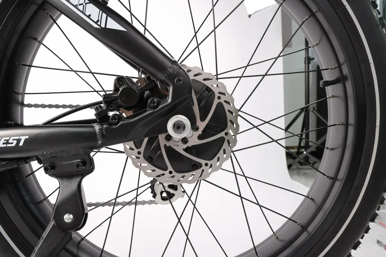 Complete 26-inch rear wheel (including rim, spokes, and braided spokes) - without inner tube or outer tube, including motor housing but not including movement - 48V500W